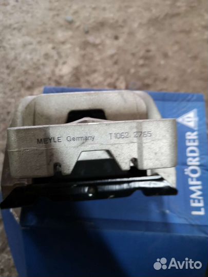 Подушка двигателя skoda octavia a4 BCA 1,4