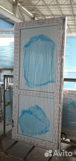 Дверь пластиковая новая