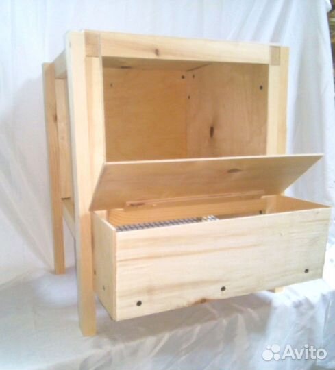 Гнездо для кур-несушек с яйцесборником