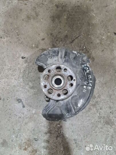 Поворотный кулак левый Mercedes W204 4Matic