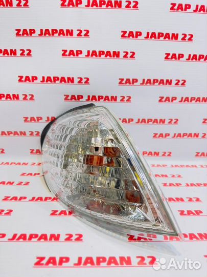 Указатель поворота передний правый Nissan Bluebird