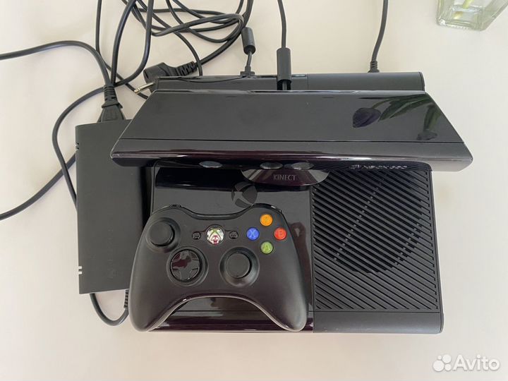 Xbox 360 E с кинектом и играми