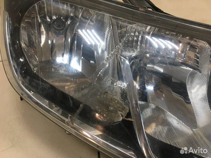 Фара передняя правая Renault Logan