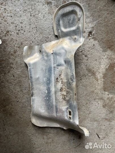 Тепловой экран рулевой рейки Volkswagen Passat B7