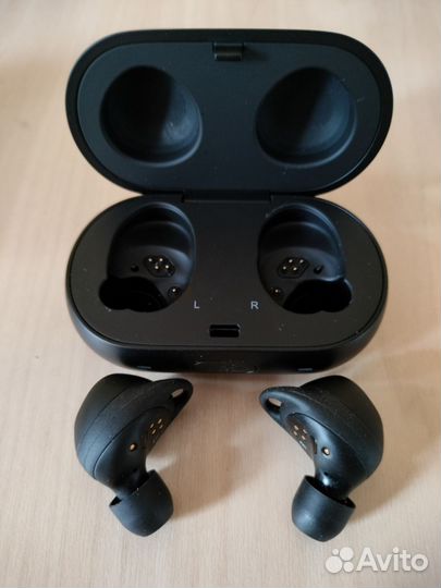 Беспроводные наушники samsung Gear IconX