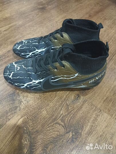 Футбольные бутсы