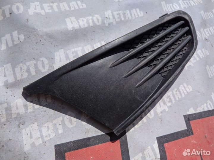 Заглушка переднего бампера Volkswagen Polo 2011