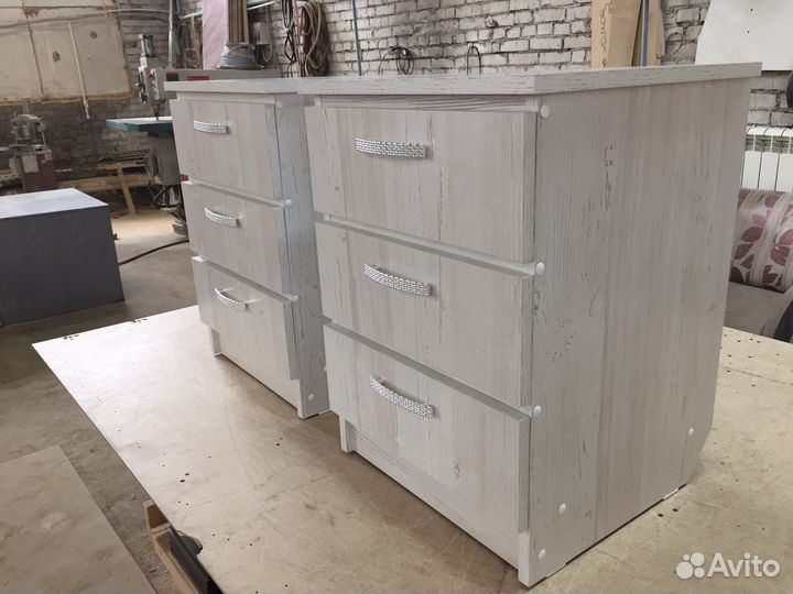 Тумбочка прикроватная