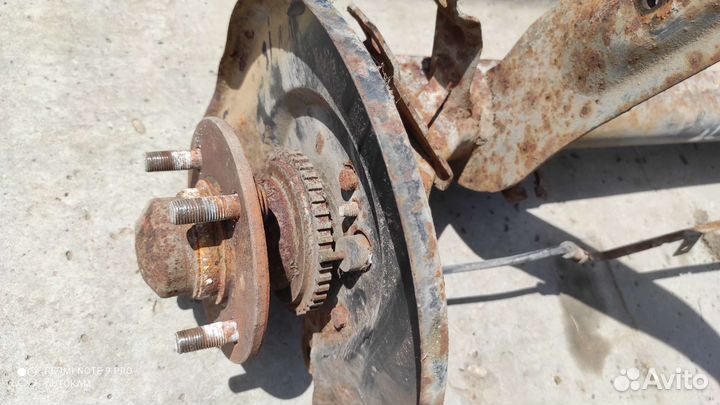 Балка задняя ступица Nissan Almera N15