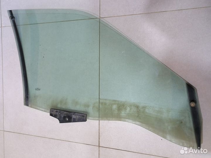 Стекло двери передней левой Audi 80 B3 (1987-1992)