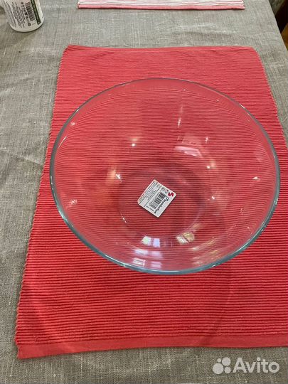 Салатник и стеклянная банка для круп