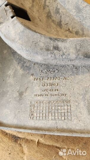 Брызговик задний правый Ford Kuga 08-12г