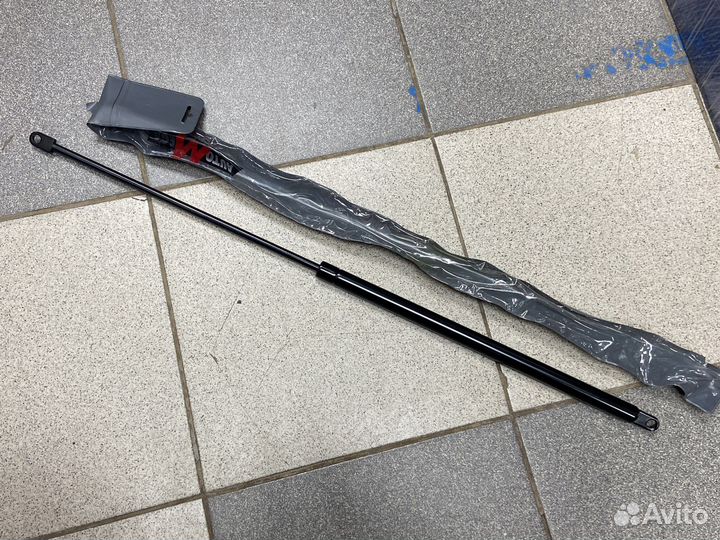 Амортизатор капота audi 80 b4