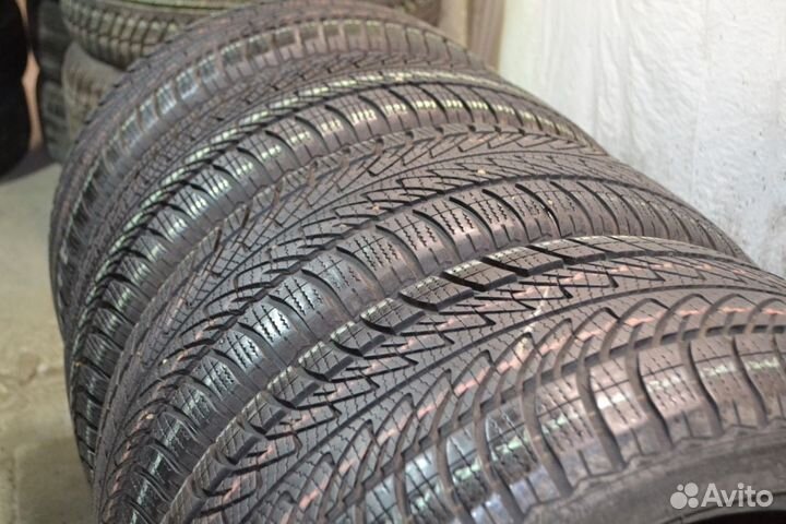 Goodyear UltraGrip 8 Performance 225/40 R18 92V