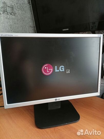 Монитор LG flatron L192WS-SN