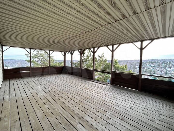 Коттедж 712 м² на участке 1 сот.