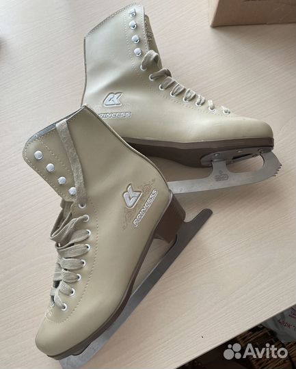 Коньки фигурные 39 размер Princess