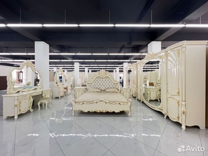 Спальный гарнитур