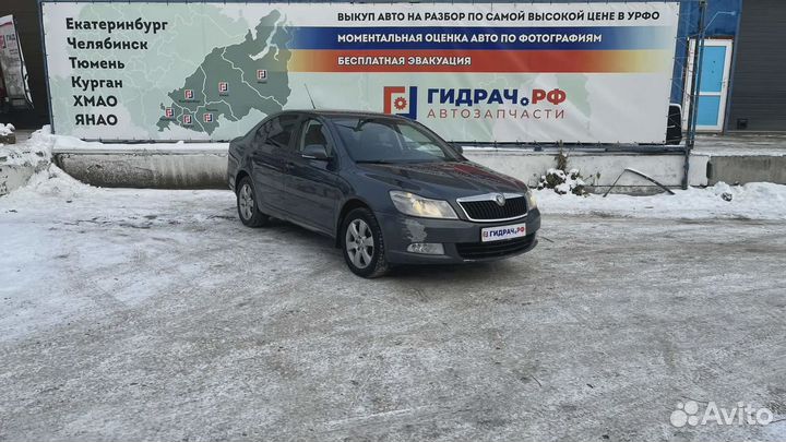 Рычаг передний правый Skoda Octavia (A5) 1K0407152BC