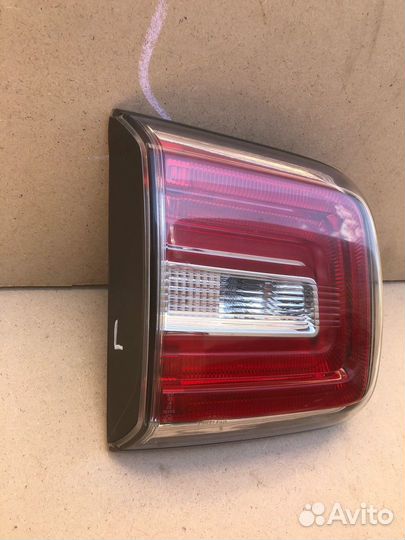 Фонарь задний внутренний левый Nissan Patrol Y62