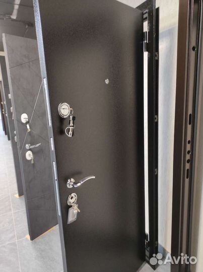 Дверь входная металлическая