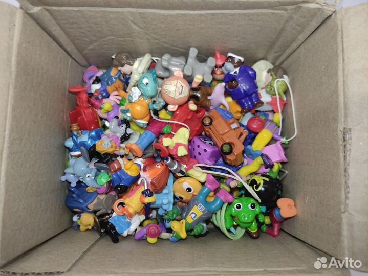 Игрушки из киндера коробкой