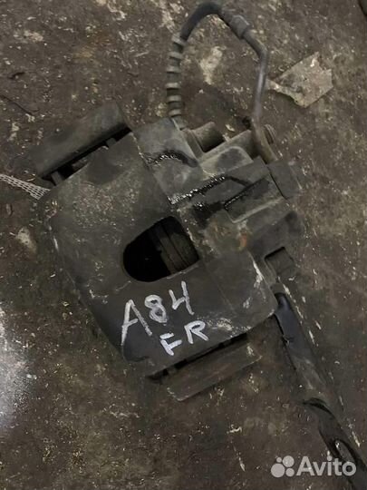 Суппорт передний правый chrysler Town Country 200