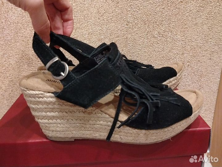 Босоножки на танкетке р. 36