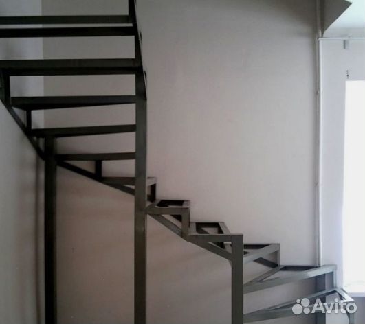 Металлический Каркас Забежной Лестницы на Второй Э