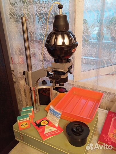 Фотоувеличитель с фотопринадлежностями