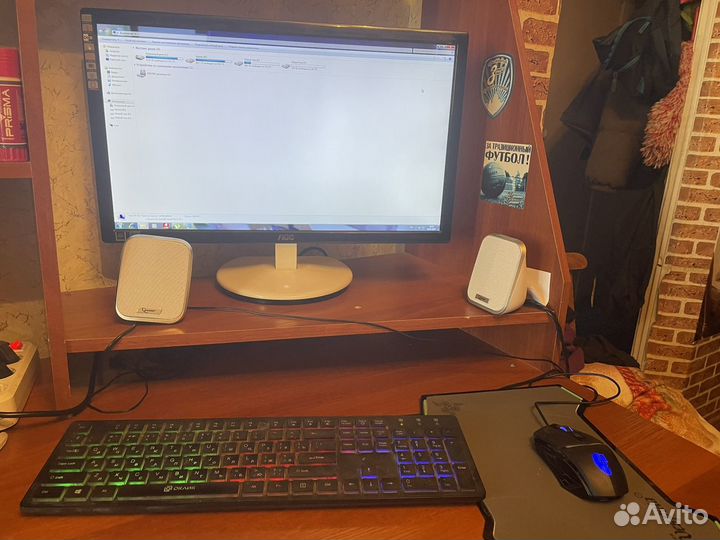 Системный блок с монитором клавиатурой мышкой