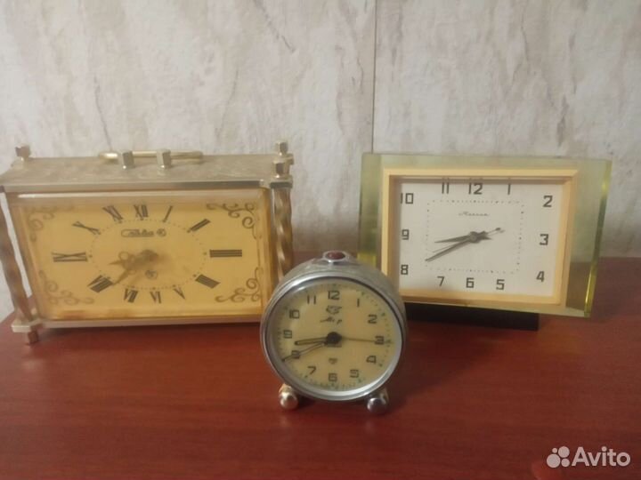 Настольные часы, будильник СССР Молния Мир Слава