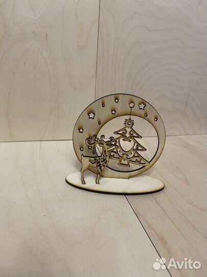 Новогодняя игрушка, фигурка оленя с елкой