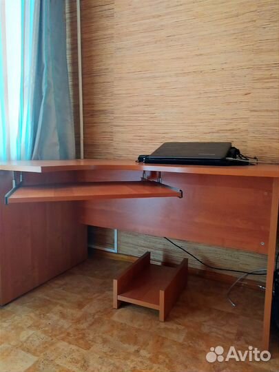 Продам компьютерный стол