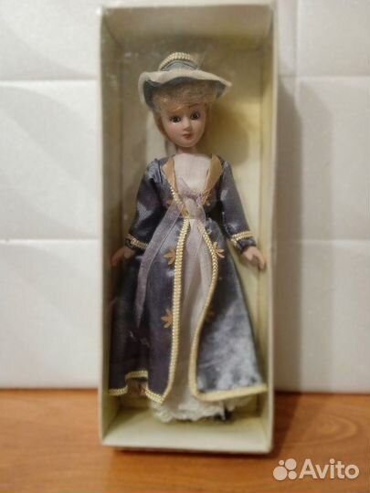 Фарфоровые куклы дамы эпохи диагостини