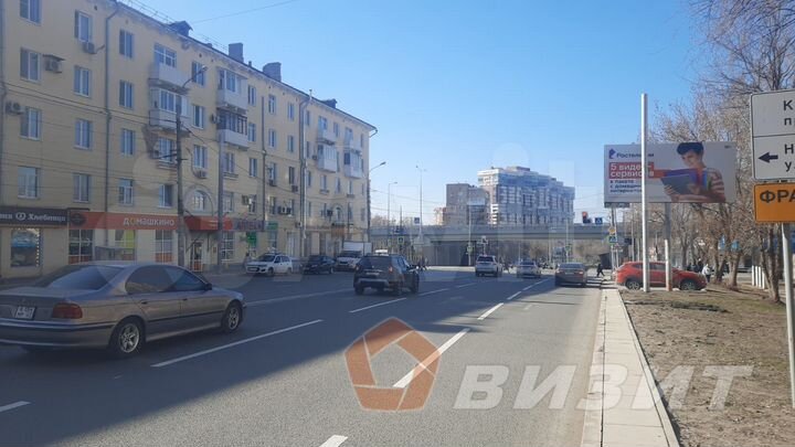 Помещение с арендатором напротив Современика