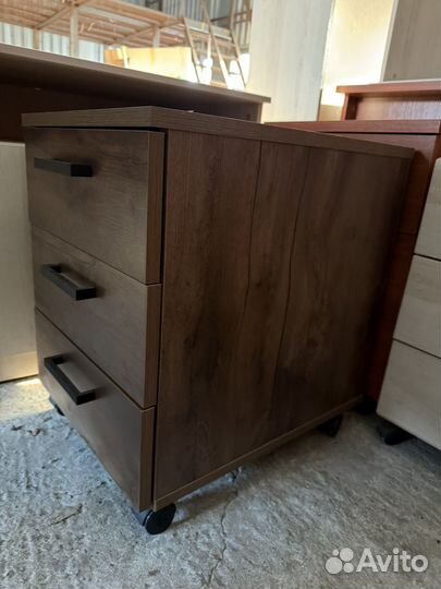 Стол и тумба офисные