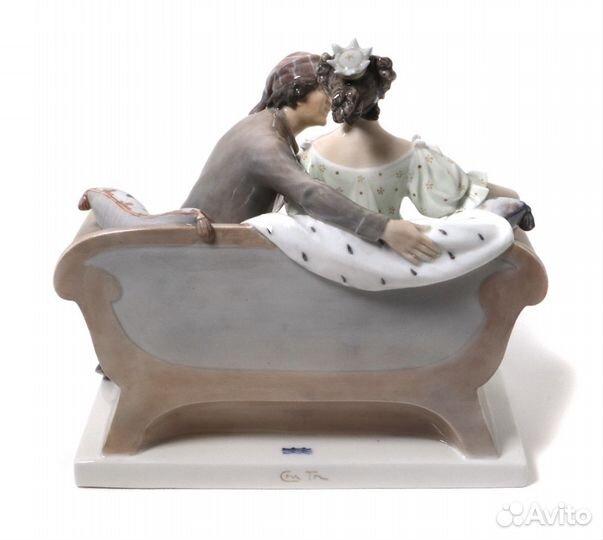 Фарфоровая фигура 