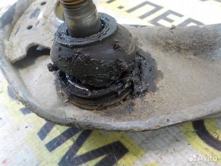 Рычаг передний верхний правый Nissan Pathfinder