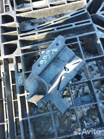 Диффузор радиатора передний правый Lexus Gs430