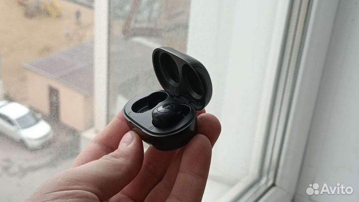 Правый наушник и кейс Philips TAT2205