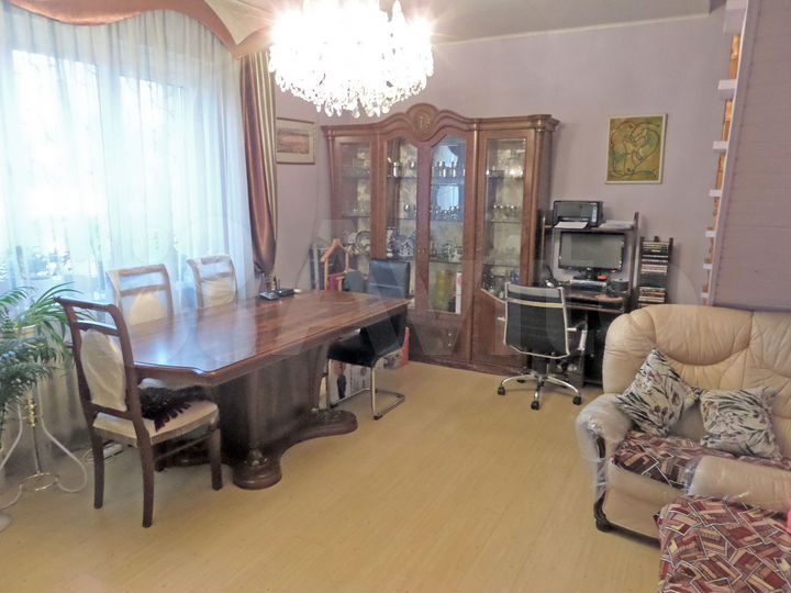 4-к. квартира, 230 м², 2/4 эт.