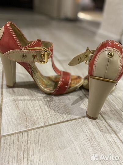 Босоножки,натуральный лак