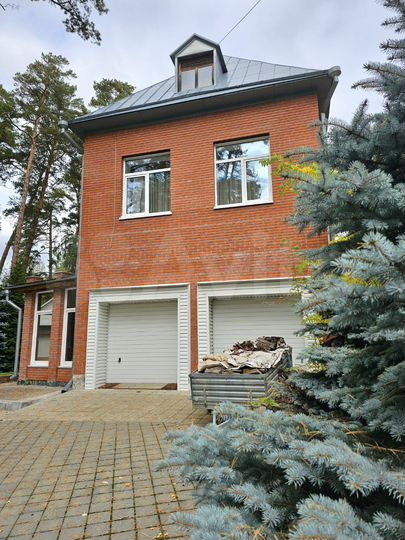 Коттедж 330 м² на участке 9 сот.