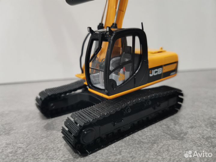 Модель экскаватора JCB JS220 1:50