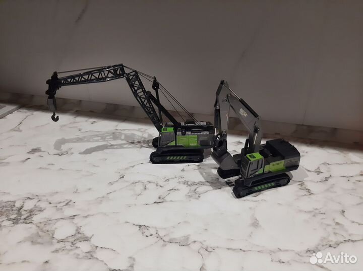 Экскаватор игрушка