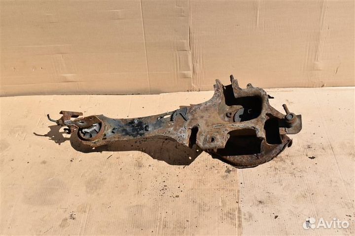 Кулак задний правый Ford Mondeo 4 поколение qxba