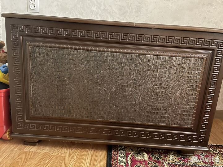 Сундук деревянный