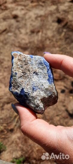 Содалит камень срез минерал