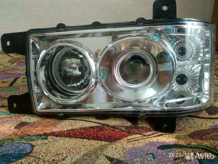 Левая фара камаз